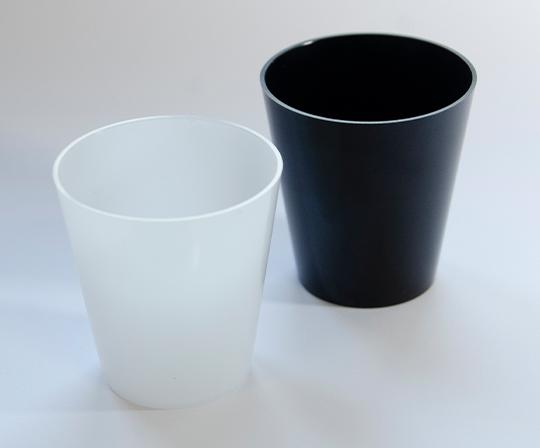 Schnapsglas in weiß & schwarz